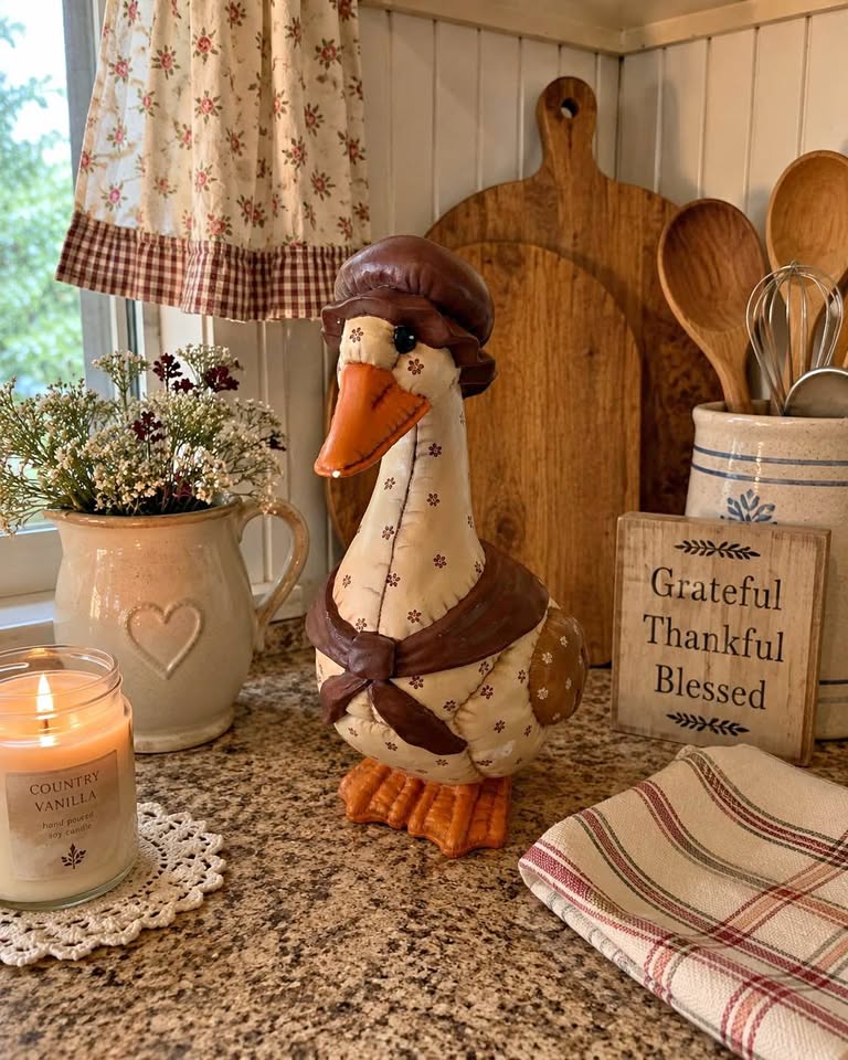 Vintage 1984 Ceramic Country Goose Jar